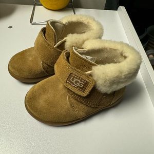 Uggs toddler size US 6